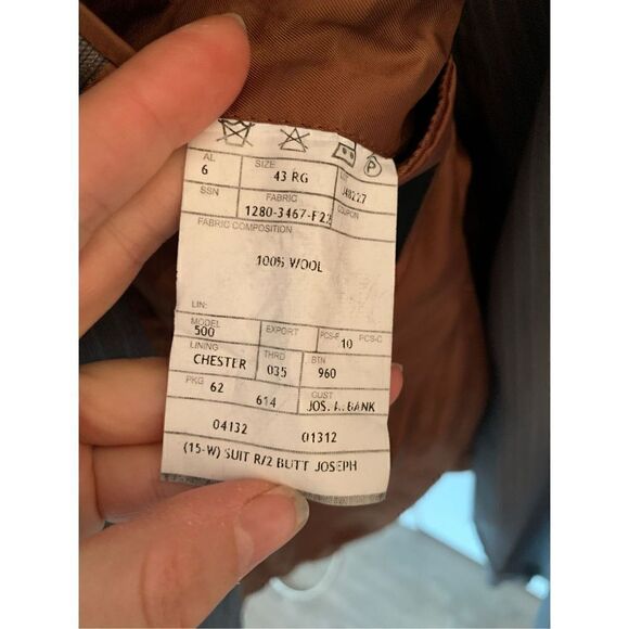 Jos A Bank gray stripped suit size 43R jacket and pants 37R 100% wool - Picture 5 of 9